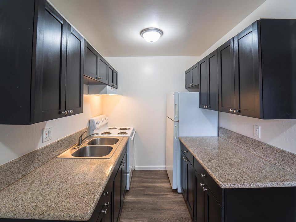 1st image of 2720 Broadway APT 6