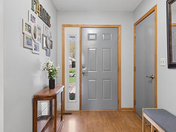 4th image of 8922 Quinwood Ln N