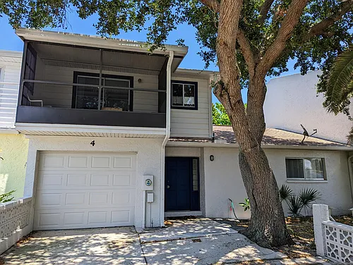 4 Colonial Dr Photo 1