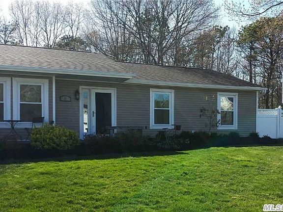 2nd image of 10 Evelyn Ct