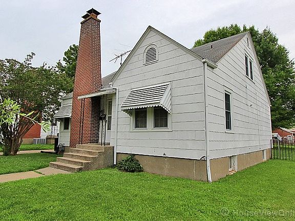 2nd image of 140 S Park St
