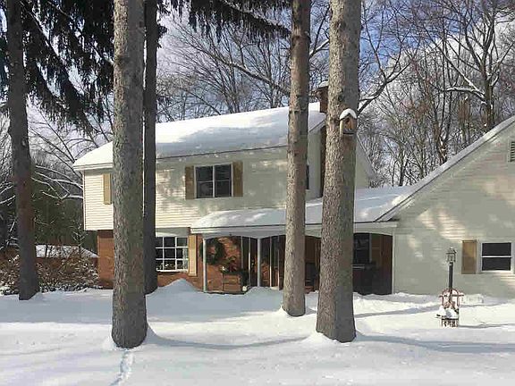 4th image of 10 Maplewood Dr