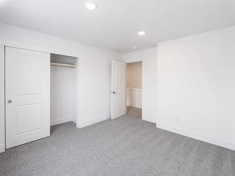 5846 W 40th Ct — Photo 31