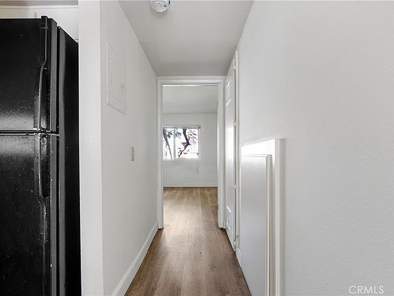 4th image of 2726 S Menlo Ave