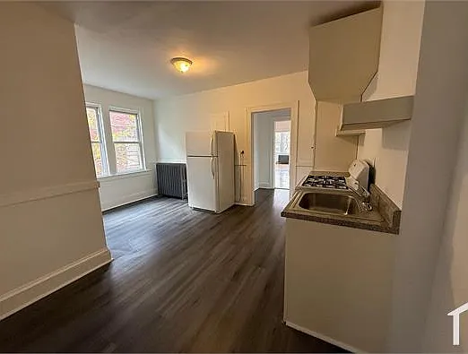 3 bed, $1,800 — Photo 2