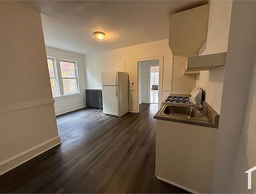 2nd image of 364 Woodland St APT 3