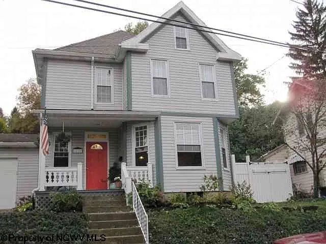 11 Wilson Ave photo 1