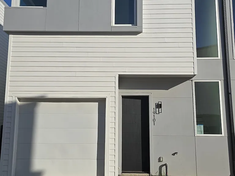 5107 E Riverside Dr #19101 — Photo 1