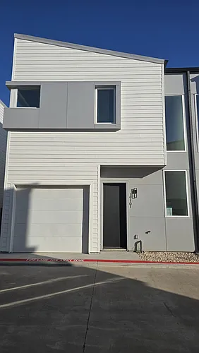 5107 E Riverside Dr Photo 1