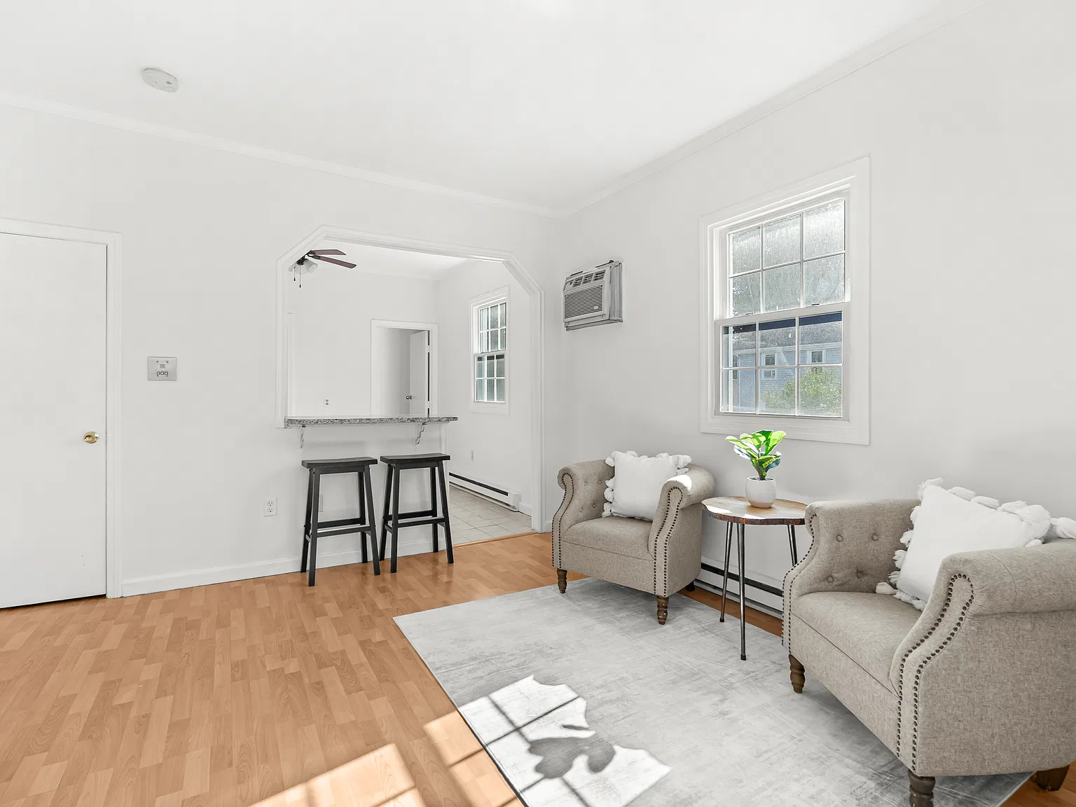1 bed, 700 sqft, $2,100 — Photo 3