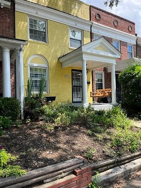 1st image of 2610 Grayland Ave