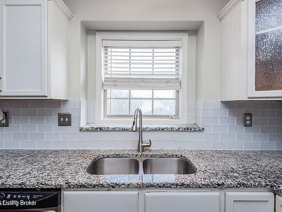 4th image of 5113 Middlesex Dr