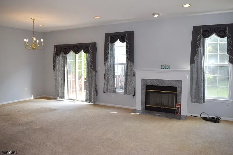 3 bed, 4.0 bath, $4,100 — Photo 2
