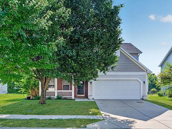 3rd image of 5889 Monticello Square Ln
