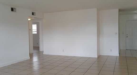 2nd image of 850 E Commercial Blvd APT 233