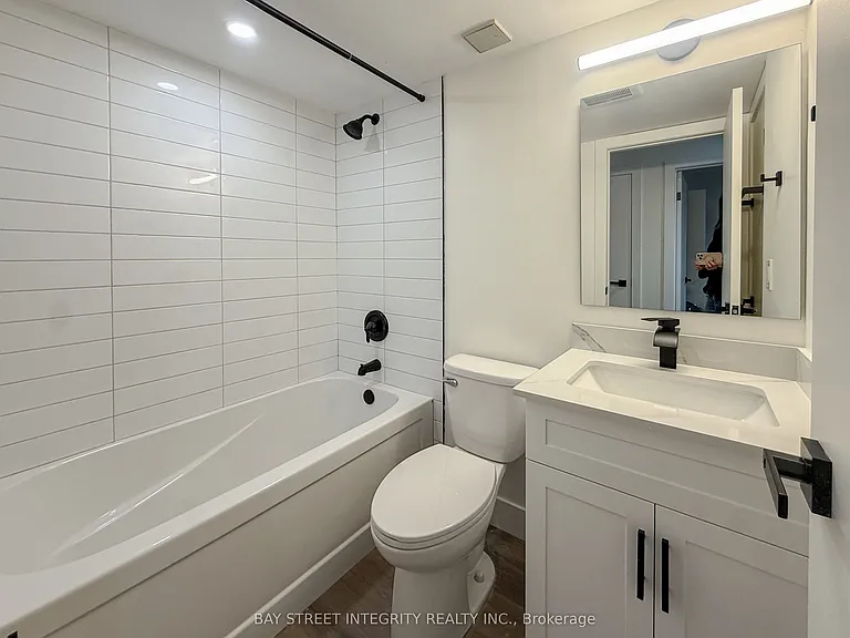 678 Queen St E #2 — Photo 6