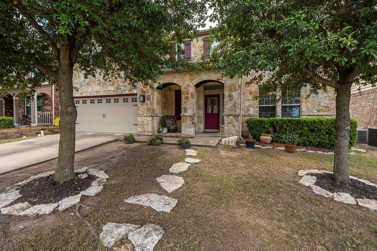 Building Photo - 227 Sandstone Trl