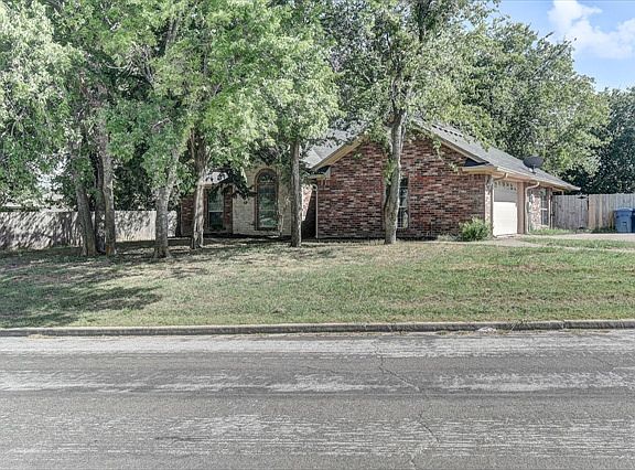 3rd image of 617 Willow Creek Dr