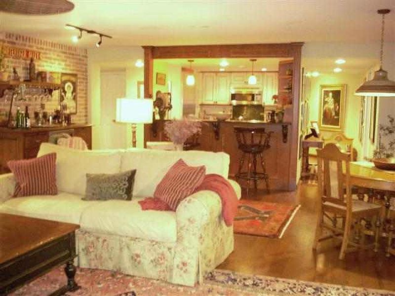 4th image of 106 Unit# 3 SPRING Street