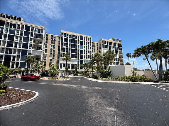 2nd image of 7400 SUN ISLAND DRIVE S #111