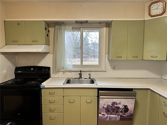 5th image of 64 Phelps Rd