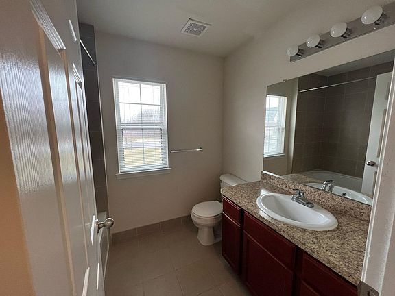 5th image of 28234 Oakmonte Cir W