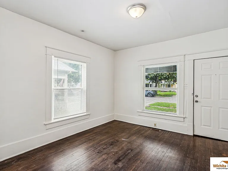 224 N Elizabeth St — Photo 3
