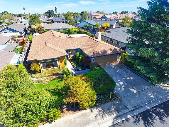 2nd image of 1360 Sawtooth Dr