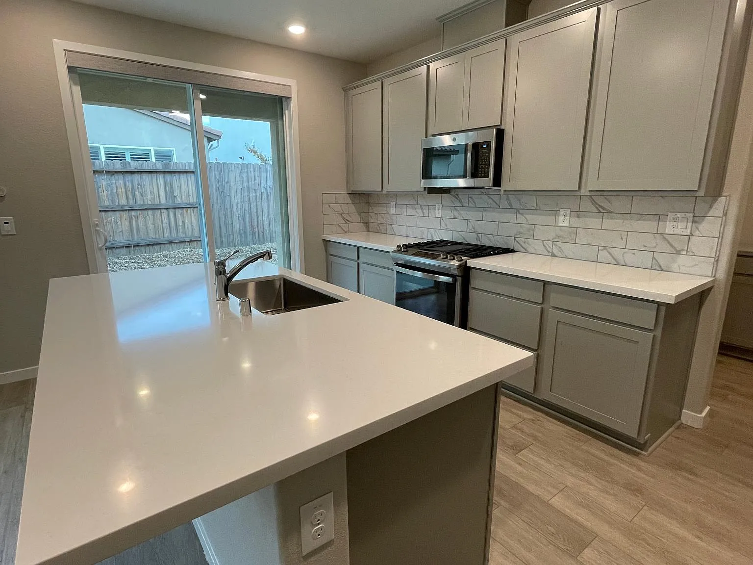 4 bed, 2527 sqft, $3,395 — Photo 2