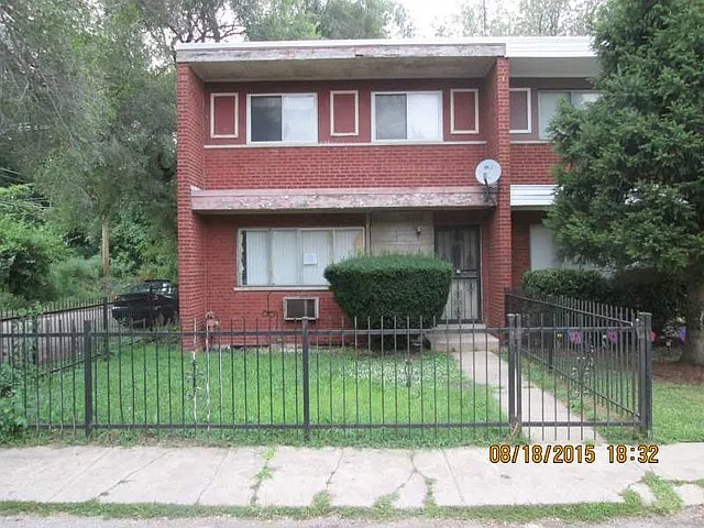 9532 S Colfax Ave photo 1