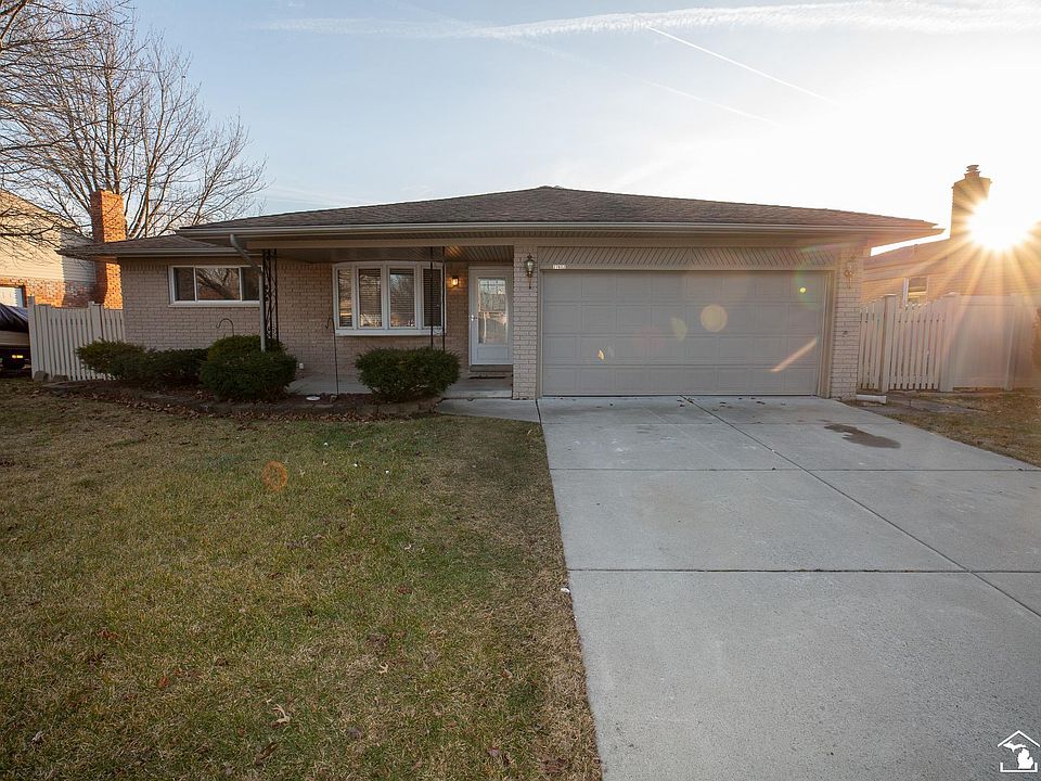 1st image of 27602 Oakcrest Dr