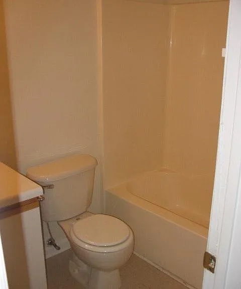 104 Benin Ct #B — Photo 8