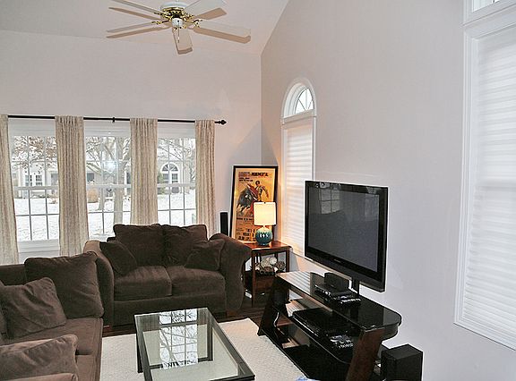 3rd image of 386 Waterford Ct