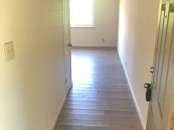 4th image of 475 Dover Way #16
