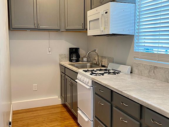 3rd image of 13678 Kagel Canyon St