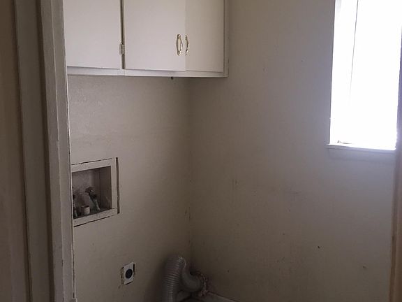 4th image of 1910 Gregory Dr APT B