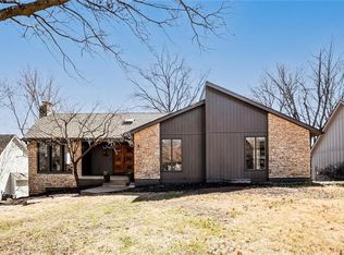 211 NW Juniper St, Lees Summit, MO 64064