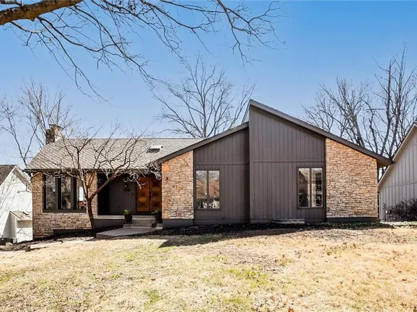 211 NW Juniper St, Lees Summit, MO 64064