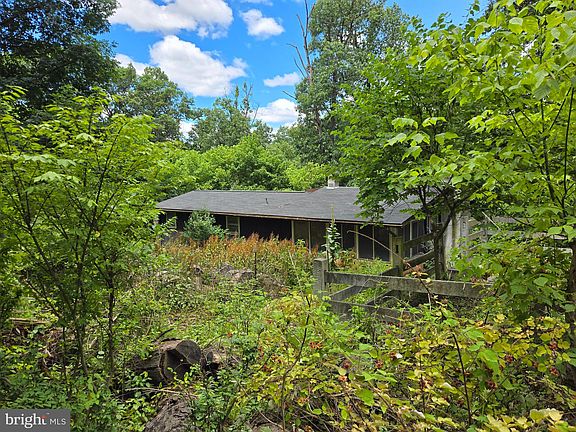 5th image of 48 Pineview Dr