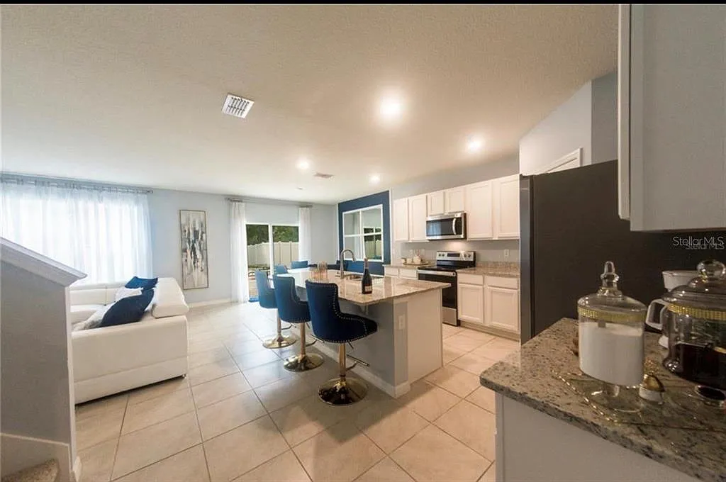 5 bed, 3.5 bath, 2626 sqft, $3,300 — Photo 4