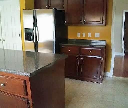 5th image of 247 Twelve Oaks Ct