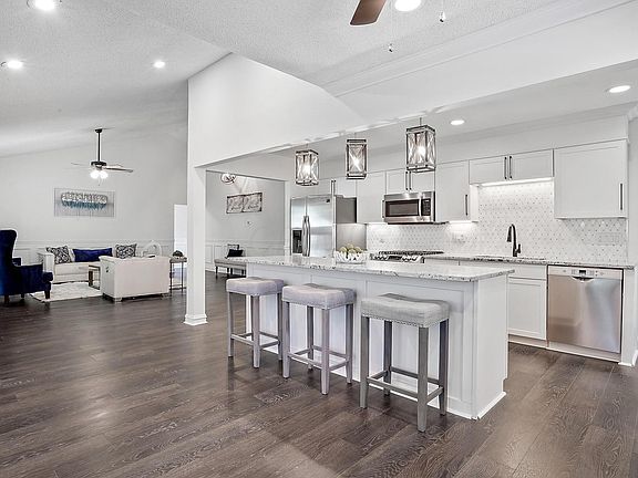 5th image of 5932 Luccis Ct