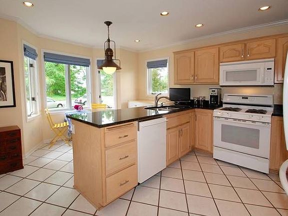 3rd image of 1356 Benson Blvd W