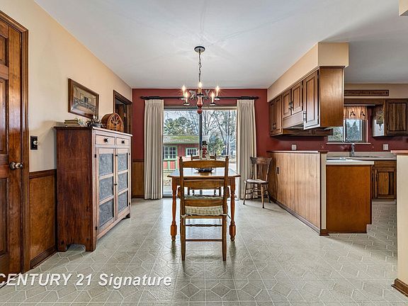 5th image of 1181 Curwood Rd