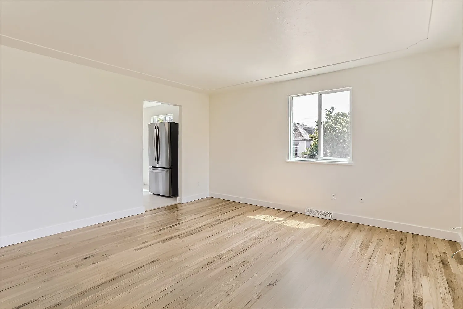 2 bed, 850 sqft, $2,425 — Photo 3