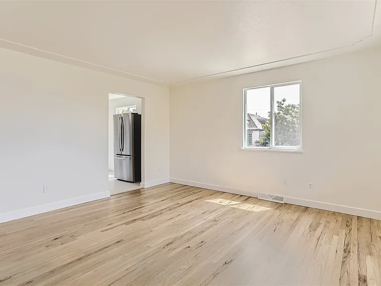 3919 N Lipan St — Photo 3