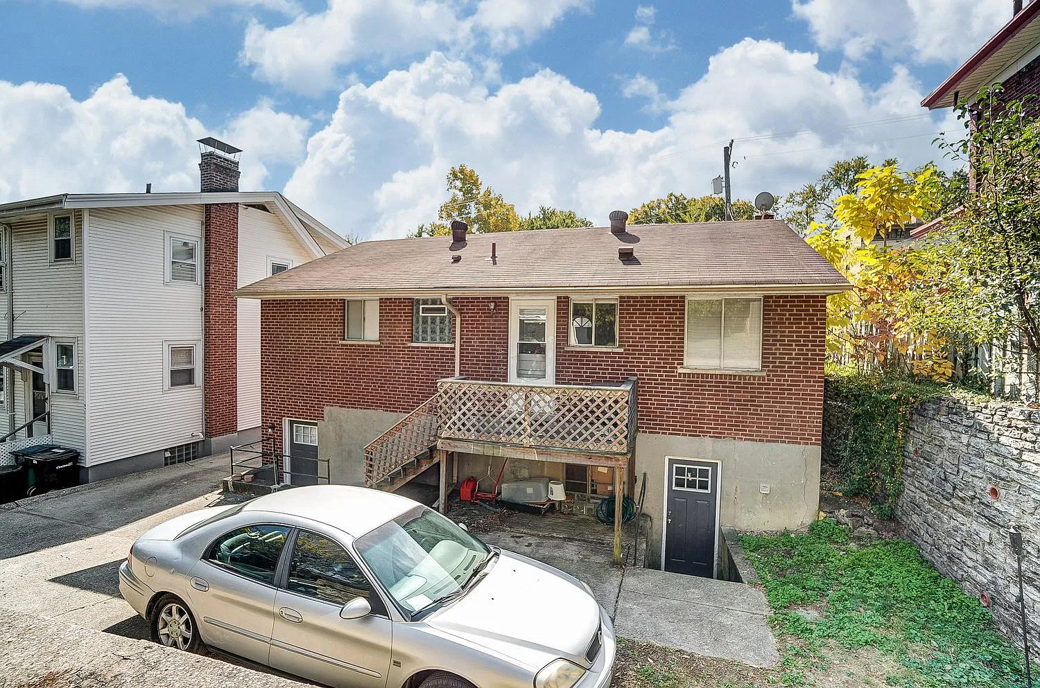 5 bed, 1900 sqft, $2,995 — Photo 3