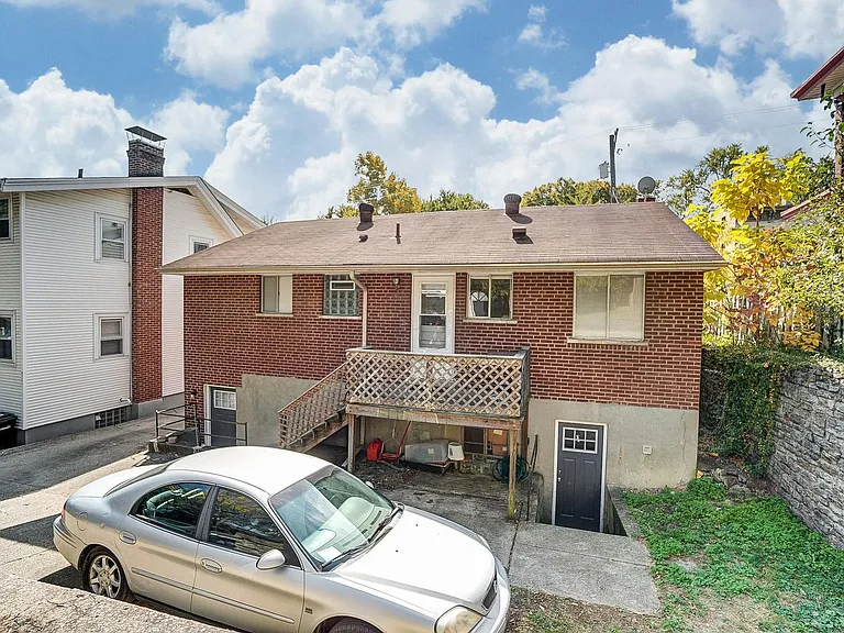 454 Warner St — Photo 3