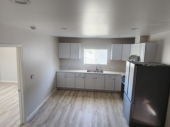 3rd image of 10027 Lemona Ave #1