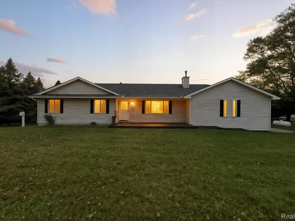 5920 W Coon Lake Rd, Howell, MI 48843